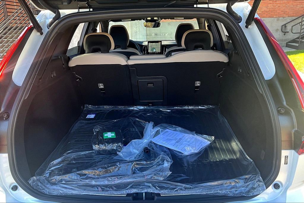 New 2026 Volvo XC60 B5 Plus w/ Protection Package Premier AWD/4WD image 45
