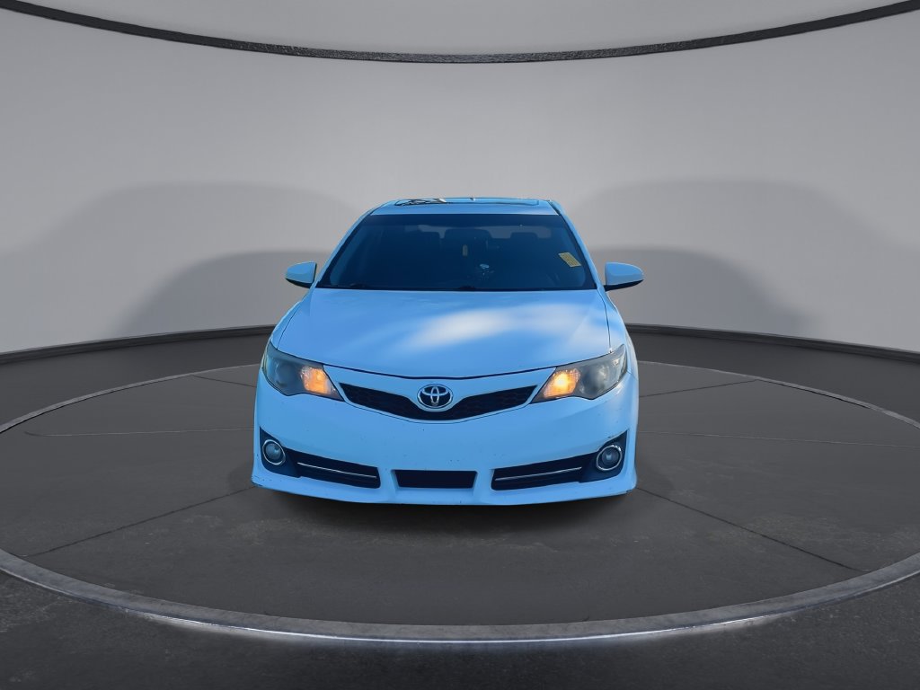 Used 2014 Toyota Camry SE w/ Moonroof Package FWD image 5