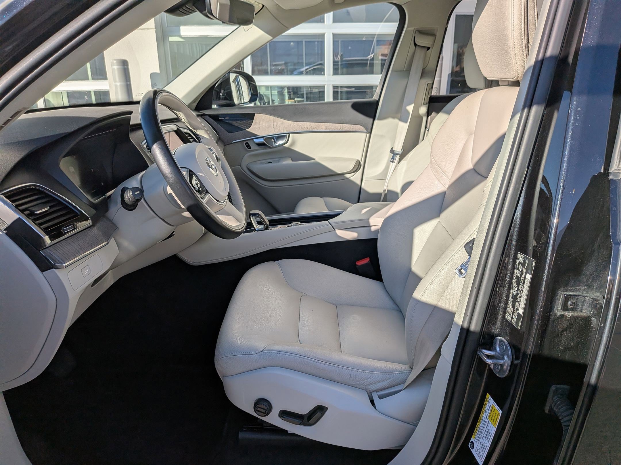 Used 2023 Volvo XC90 B6 Plus w/ Protection Package Premier image 26