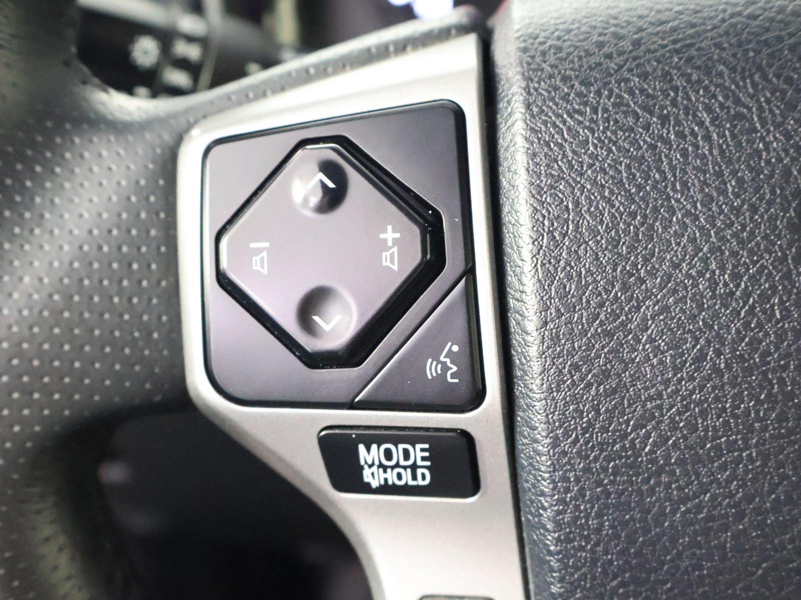 Used 2020 Toyota 4Runner SR5 Premium w/ Moonroof Package AWD/4WD image 35