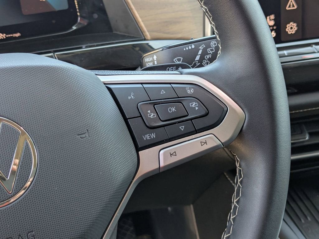 Used 2025 Volkswagen Atlas SE image 19