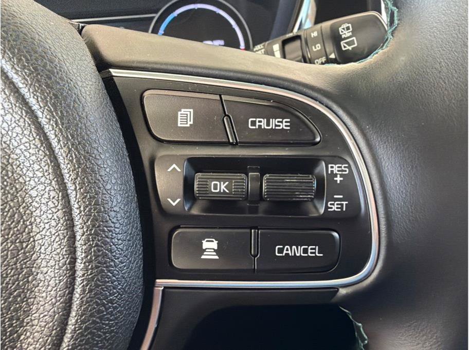 Used 2020 Kia Niro EX Premium w/ Cold Weather Package FWD image 18