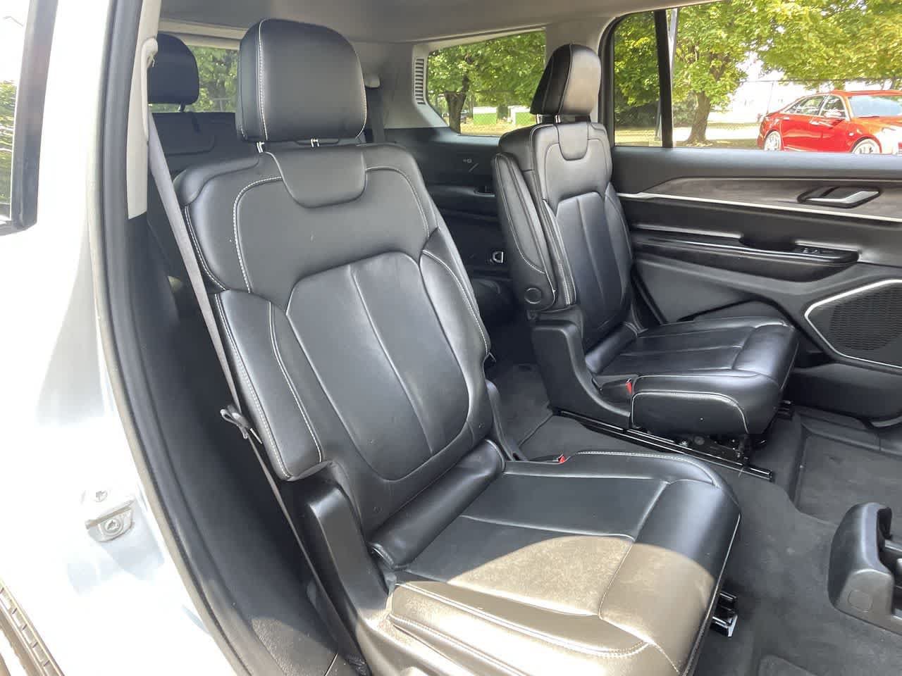 Used 2021 Jeep Grand Cherokee L Limited AWD/4WD image 15