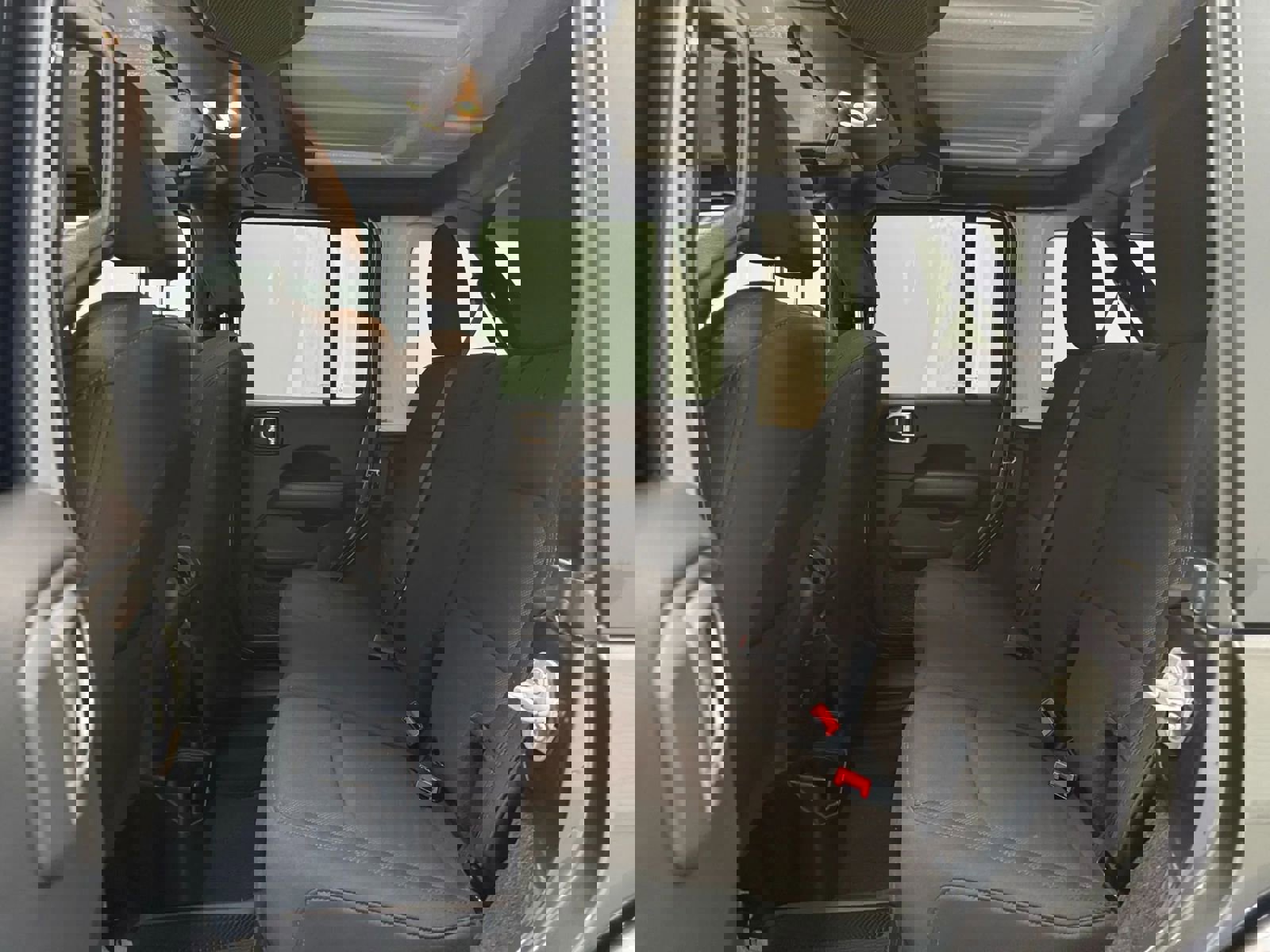 Used 2019 Jeep Wrangler Unlimited Sahara image 16