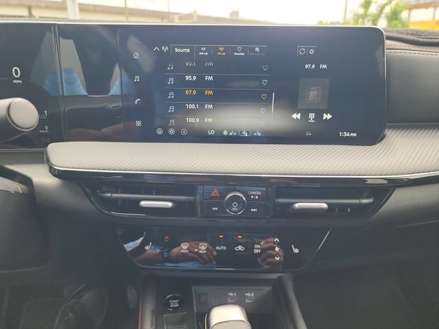 Used 2026 Nissan Kicks SR w/ SR Premium Package FWD image 17