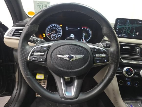 Used 2023 Genesis G70 2.0T w/ Sport Prestige Package RWD image 5