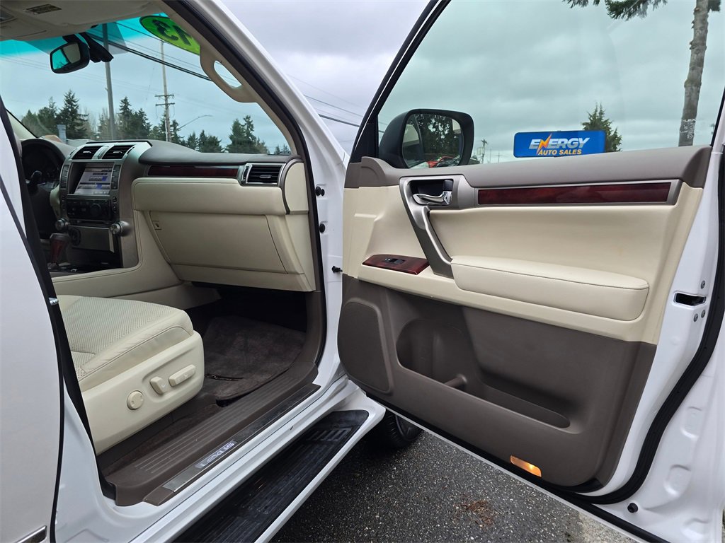 Used 2013 Lexus GX 460 Premium image 2