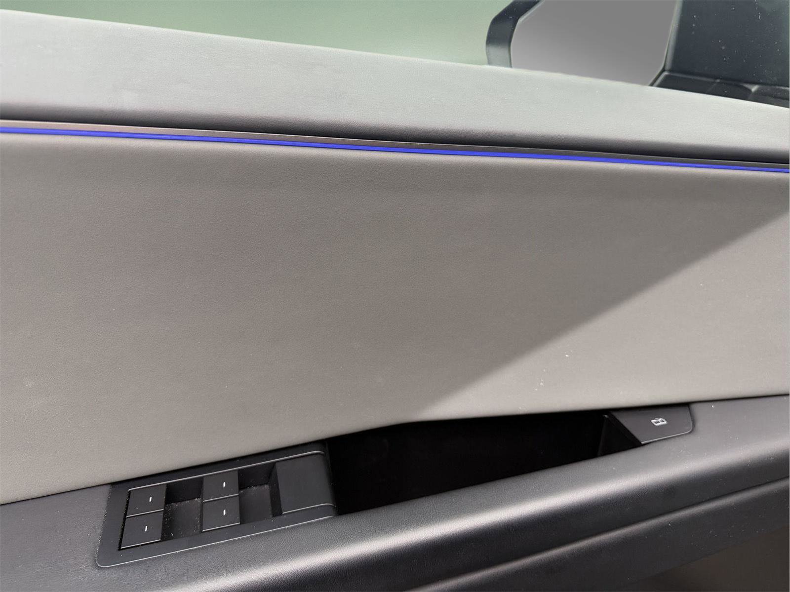 Used 2024 Tesla Cybertruck AWD Crew Cab image 22