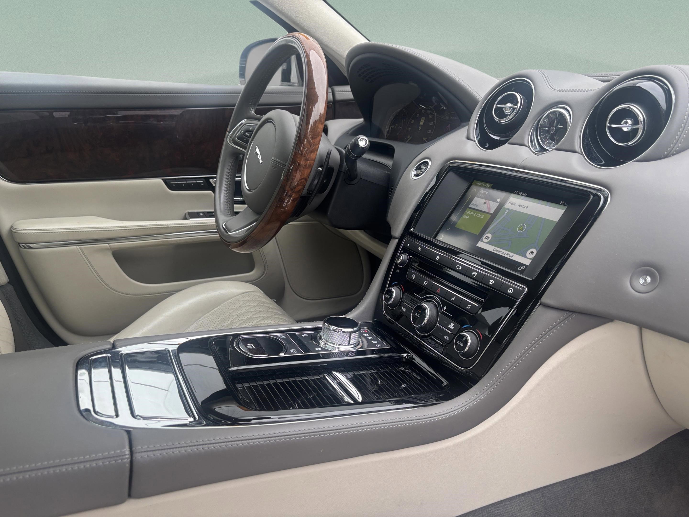 Used 2016 Jaguar XJ L Portfolio RWD image 16