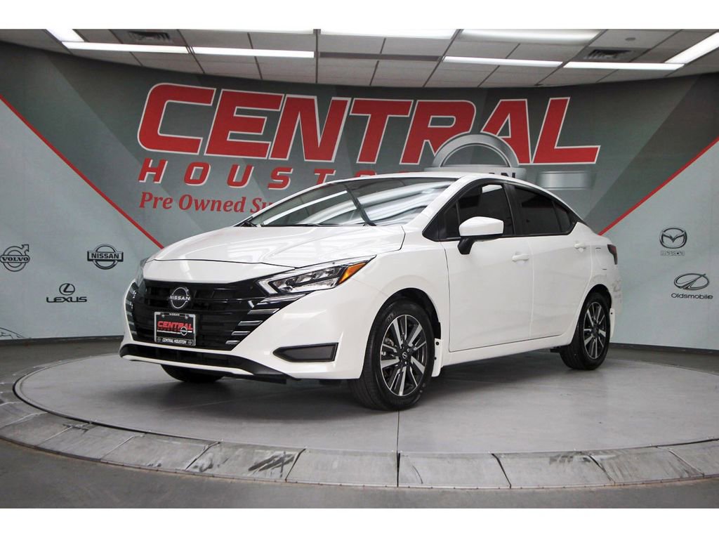 Used 2025 Nissan Versa SV w/ Trunk Package image 2