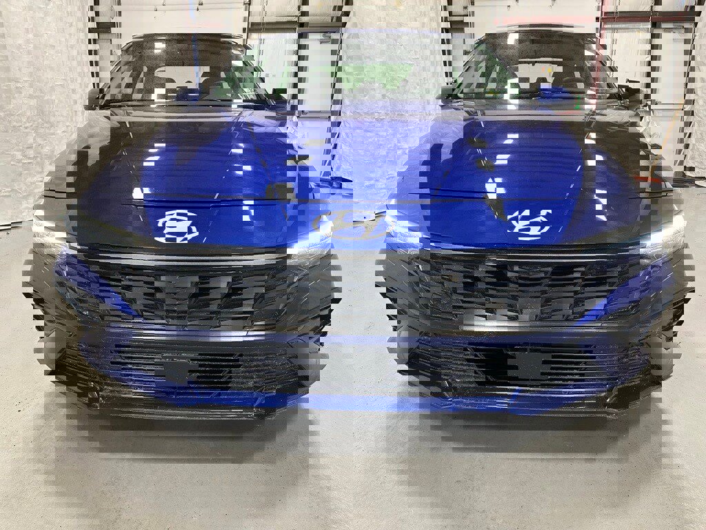 Used 2025 Hyundai Elantra SEL w/ Cargo Package image 2