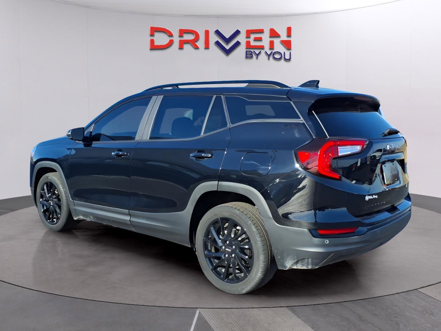 Used 2023 GMC Terrain SLE w/ Elevation Edition image 3