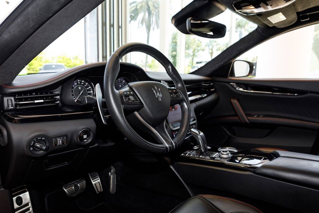 Used 2022 Maserati Quattroporte Modena RWD image 32