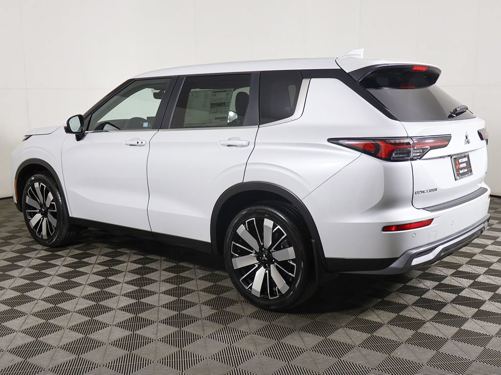 New 2026 Mitsubishi Outlander SE FWD image 15