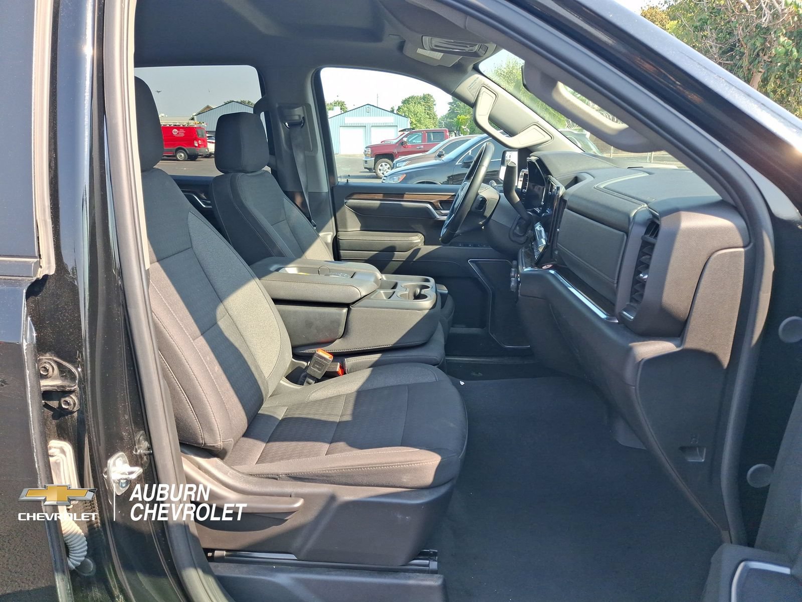 Used 2025 Chevrolet Silverado 1500 LT AWD/4WD image 21