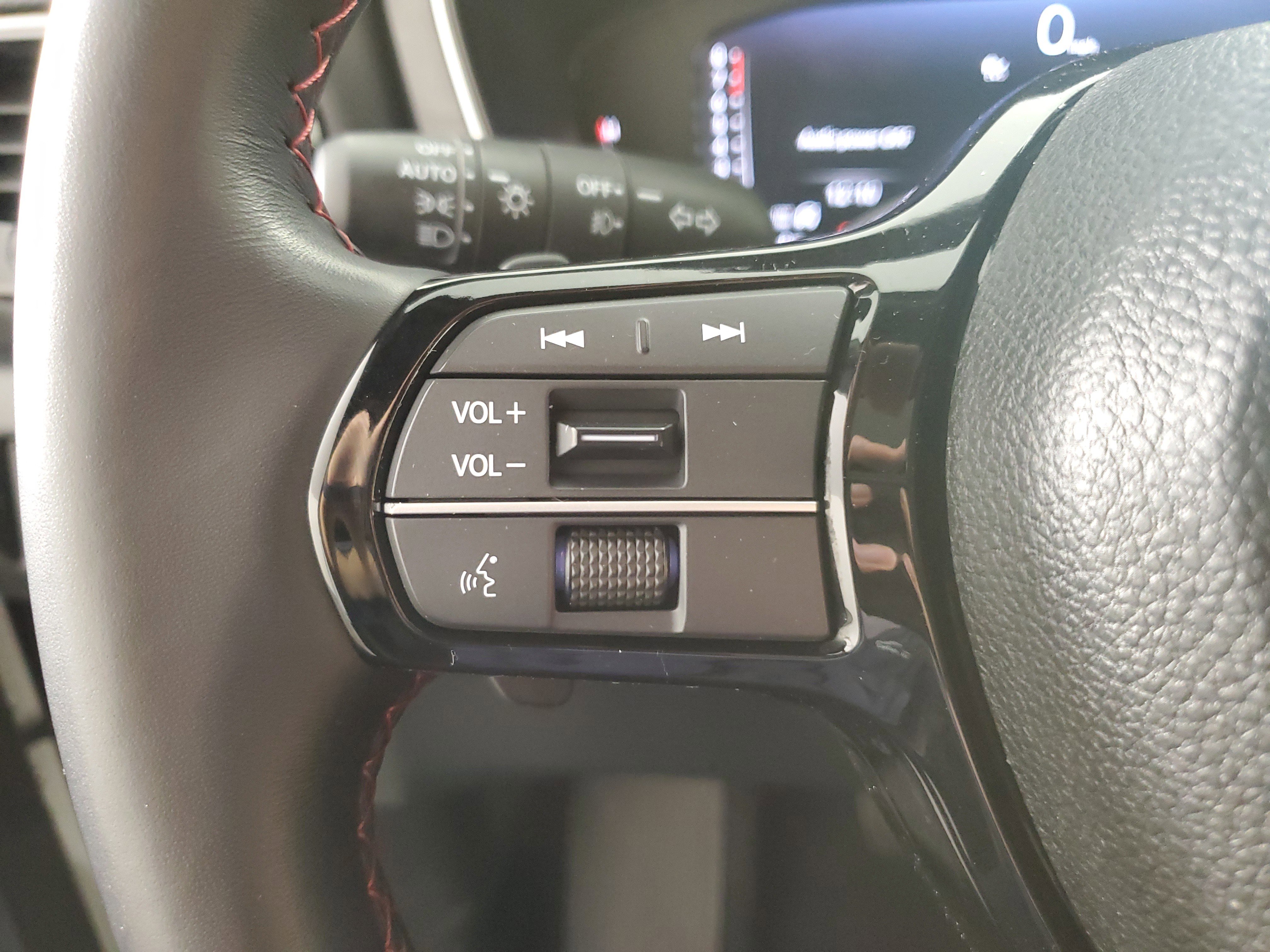 Certified 2025 Honda Pilot Black Edition image 23
