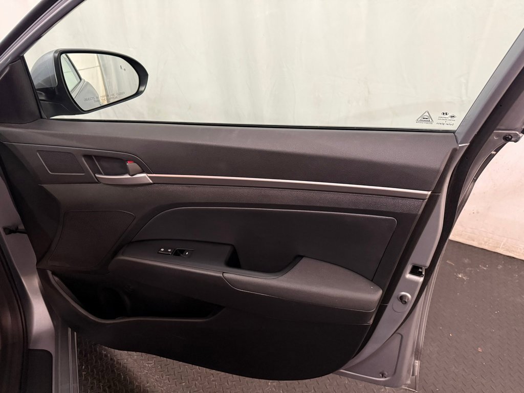 Used 2017 Hyundai Elantra Limited image 28