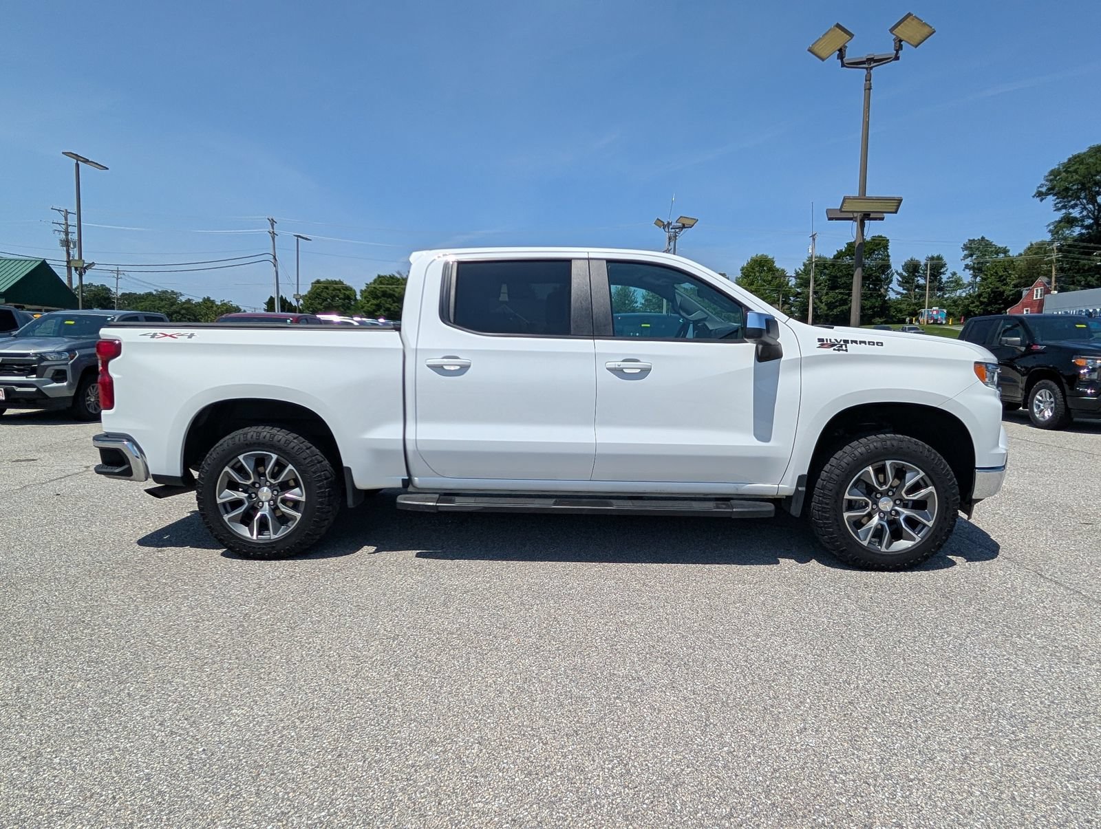 Used 2023 Chevrolet Silverado 1500 LT AWD/4WD image 2