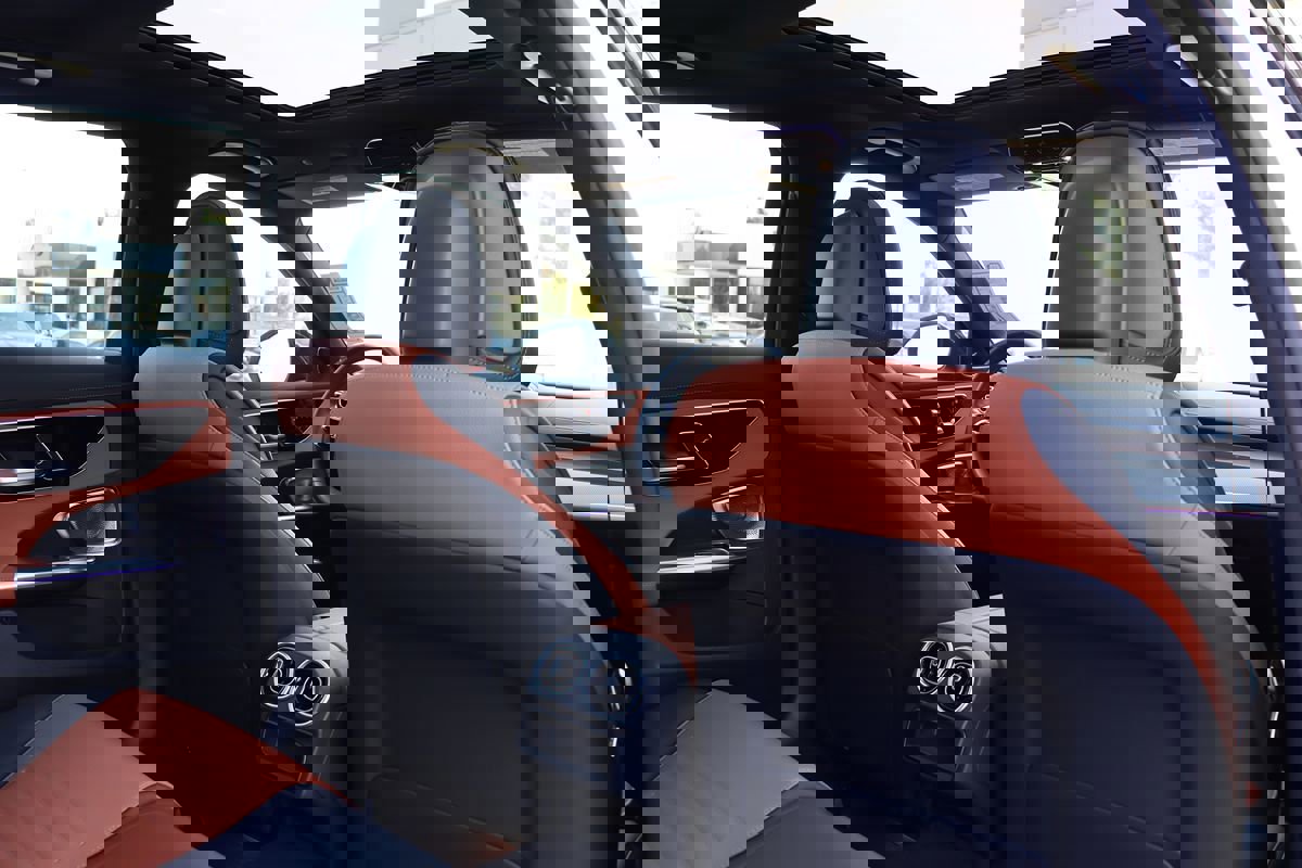 Used 2025 Mercedes-Benz C 300 Sedan image 38