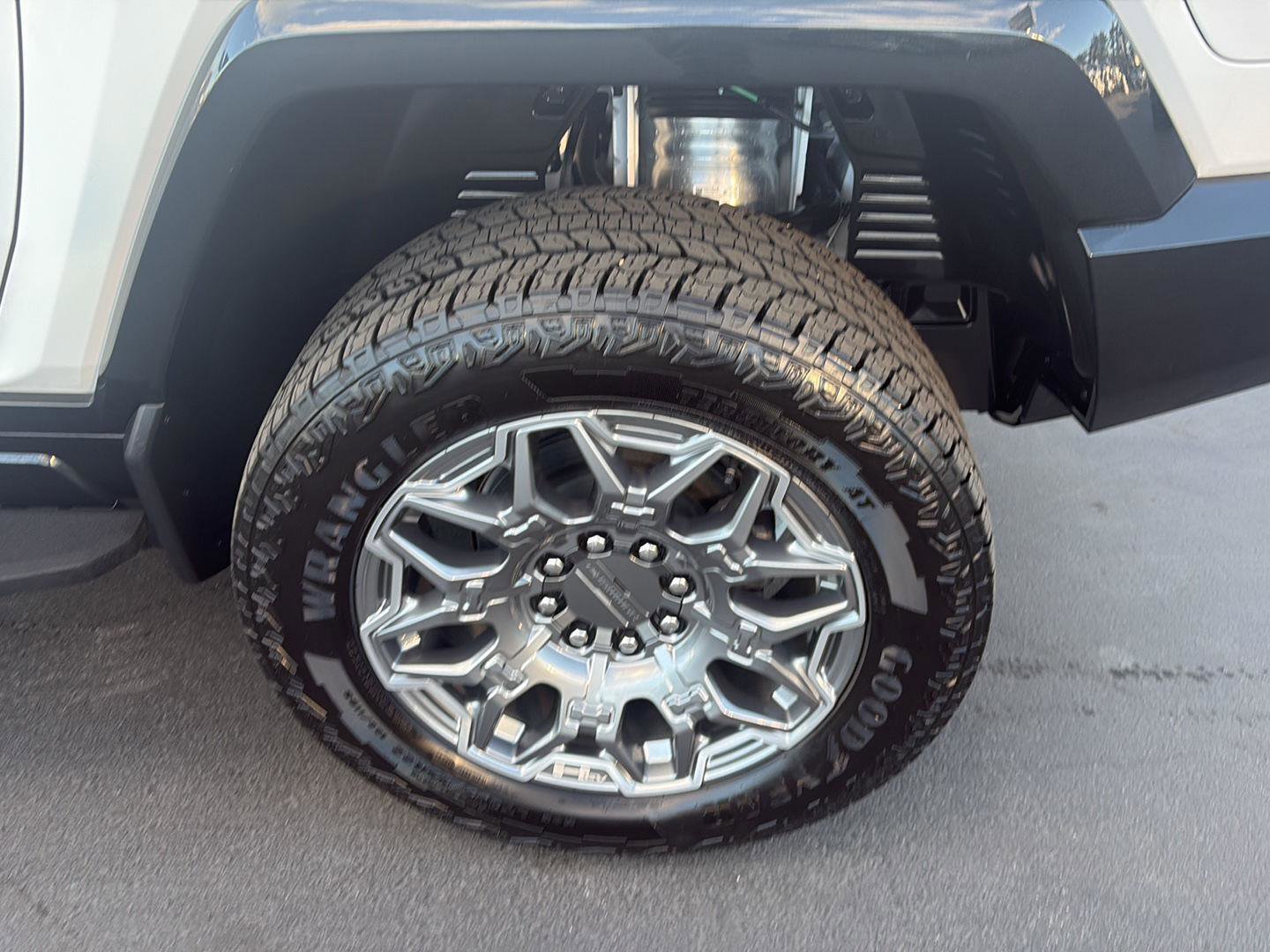 Used 2024 GMC Hummer EV 3X image 10