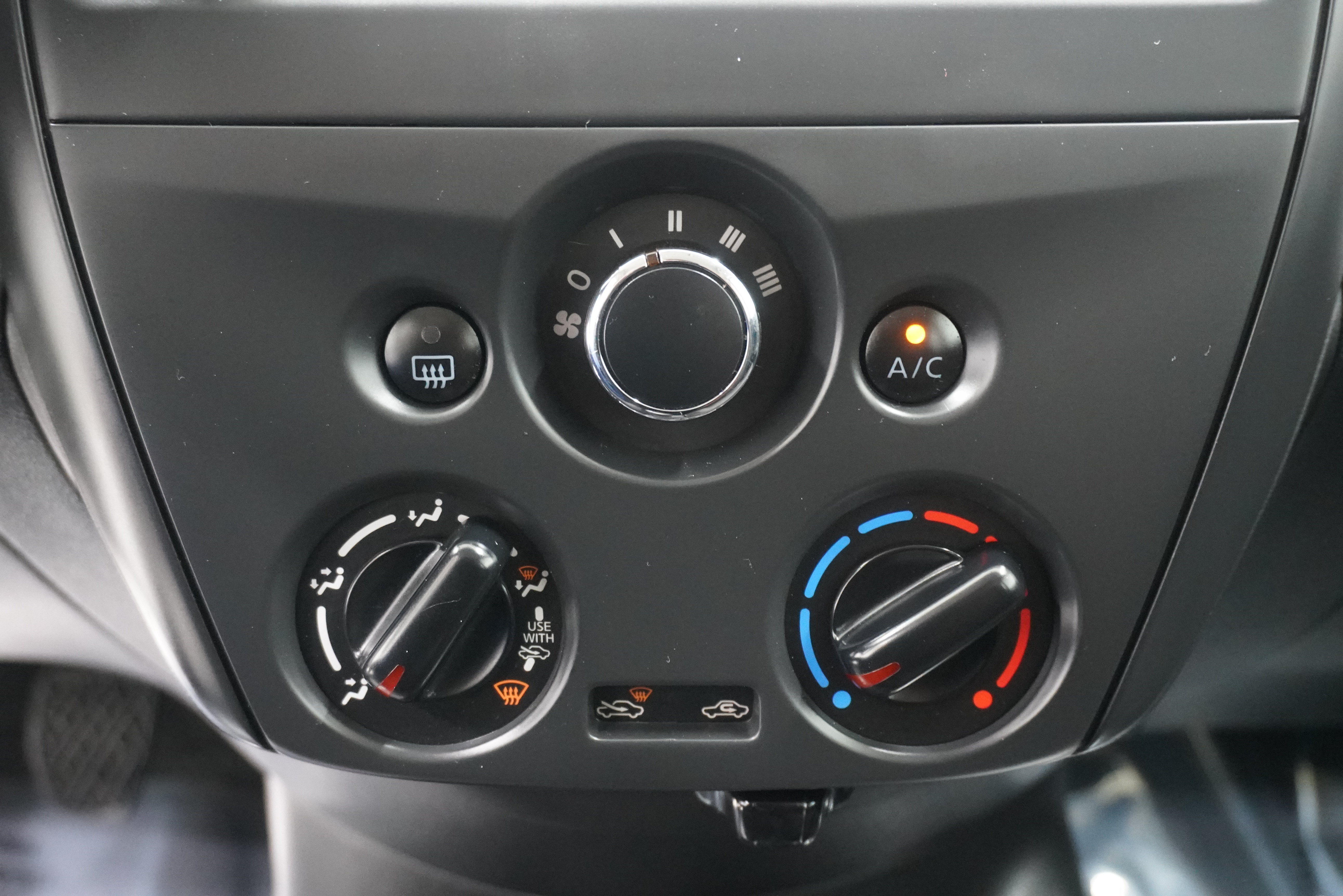 Used 2019 Nissan Versa S FWD image 18