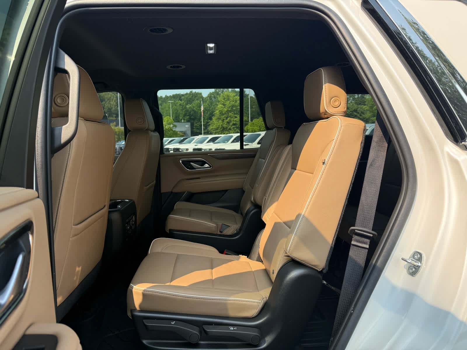 Used 2022 Chevrolet Tahoe Premier AWD/4WD image 25
