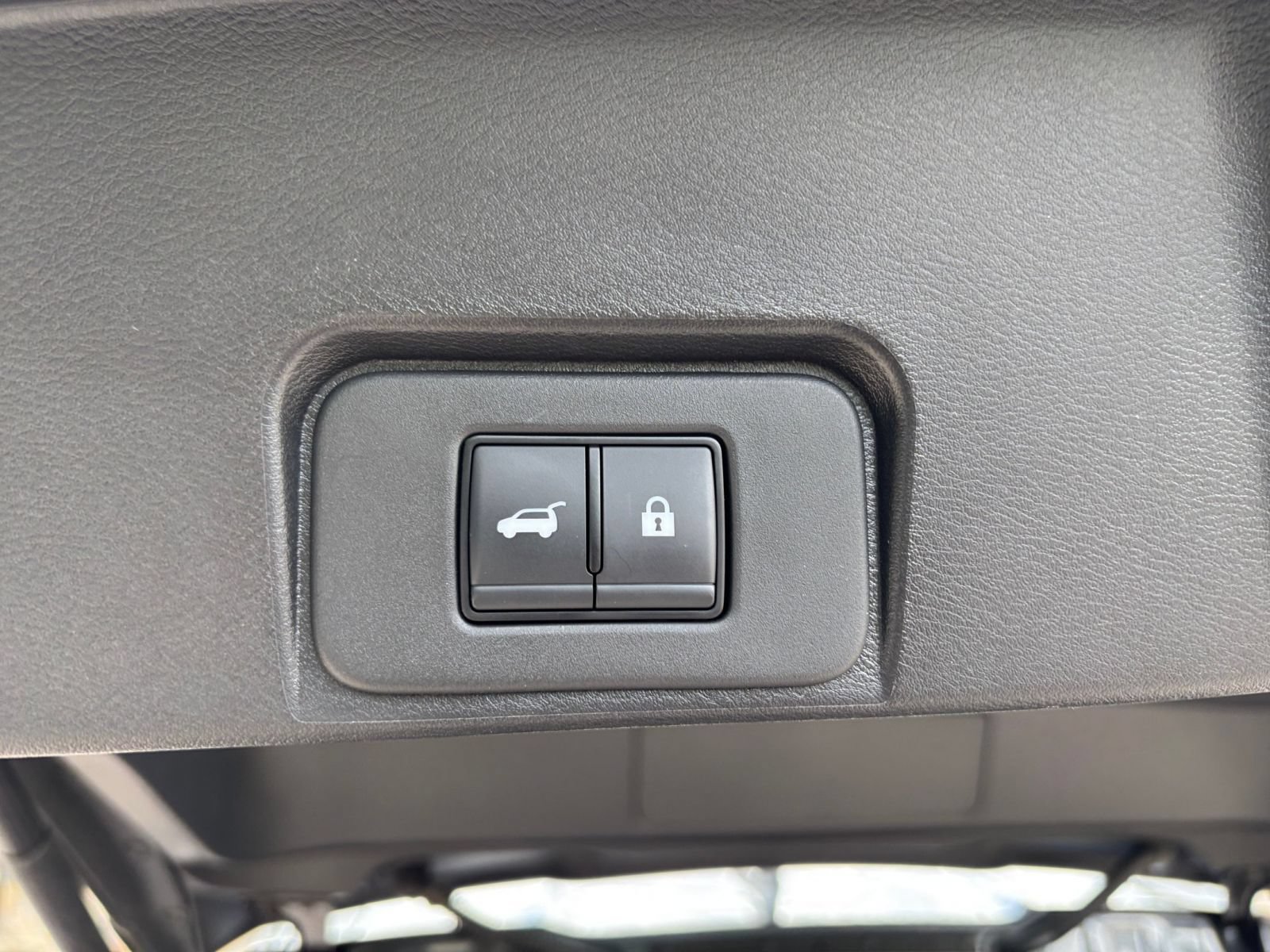 Used 2025 Nissan Rogue SV AWD/4WD image 21