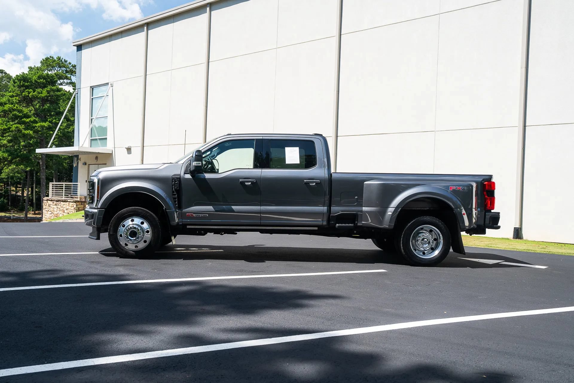 Used 2025 Ford F450 Platinum w/ FX4 Off-Road Package AWD/4WD image 4