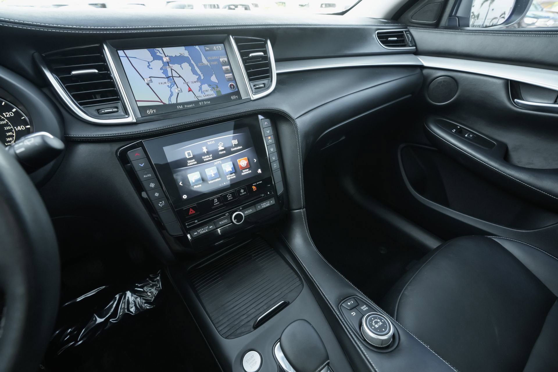 Used 2019 INFINITI QX50 Luxe w/ Navigation Package image 9