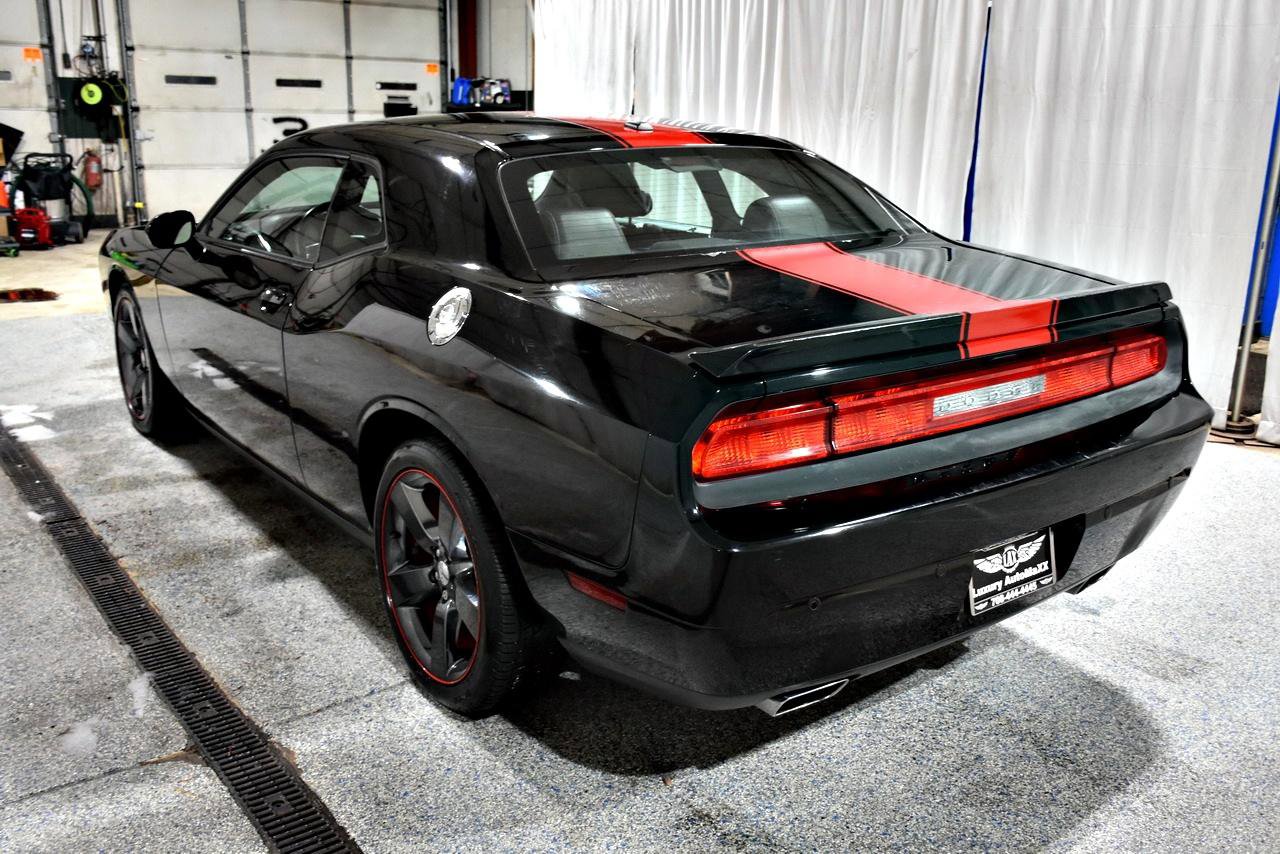 Used 2013 Dodge Challenger SXT image 34