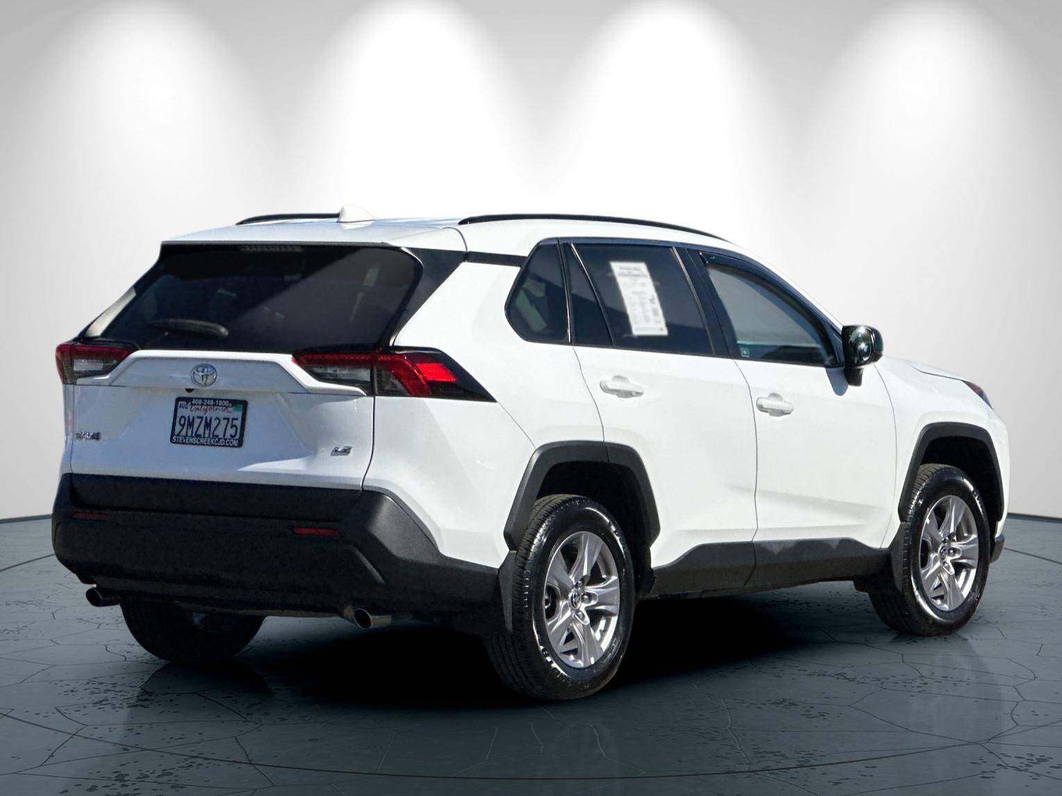 Used 2021 Toyota RAV4 LE FWD image 4