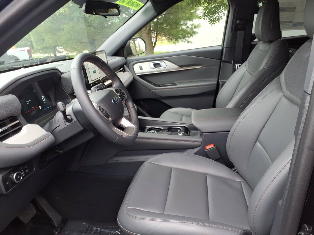 Used 2027 Ford Explorer Active w/ Active Comfort Package AWD/4WD image 16