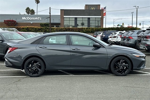 New 2026 Hyundai Elantra Sport image 5