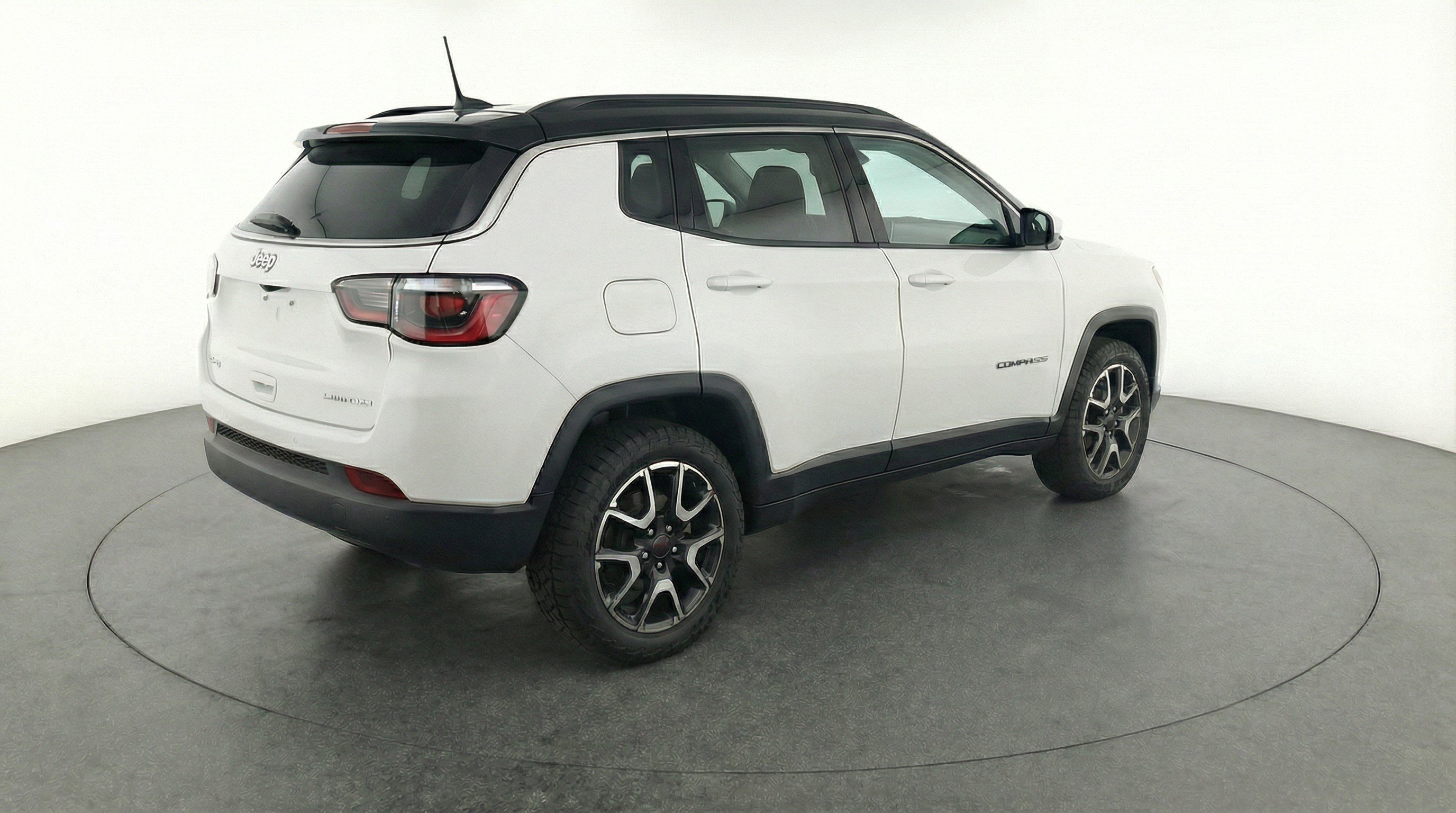 Used 2025 Jeep Compass Trailhawk AWD/4WD image 9