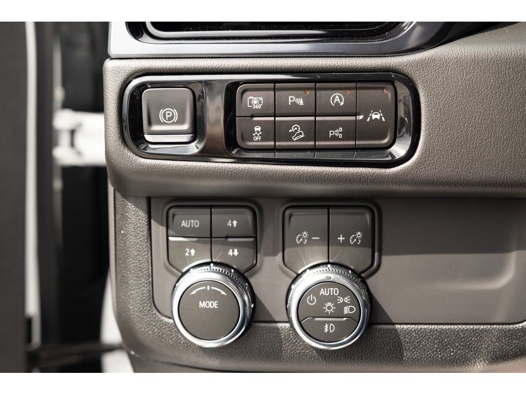 New 2026 GMC Yukon XL AT4 w/ AT4 Premium Package image 31