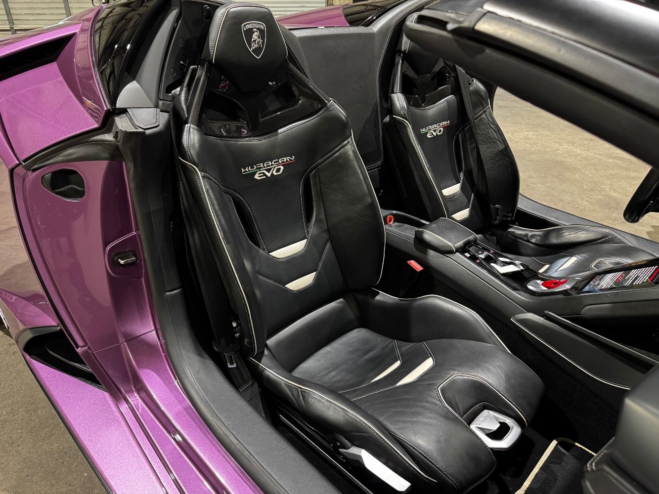 Used 2022 Lamborghini Huracan EVO image 31