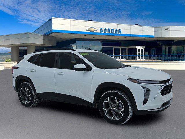 Used 2025 Chevrolet Trax LT w/ LT Convenience Package image 6