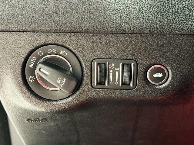Used 2019 Chrysler 300 Limited image 9