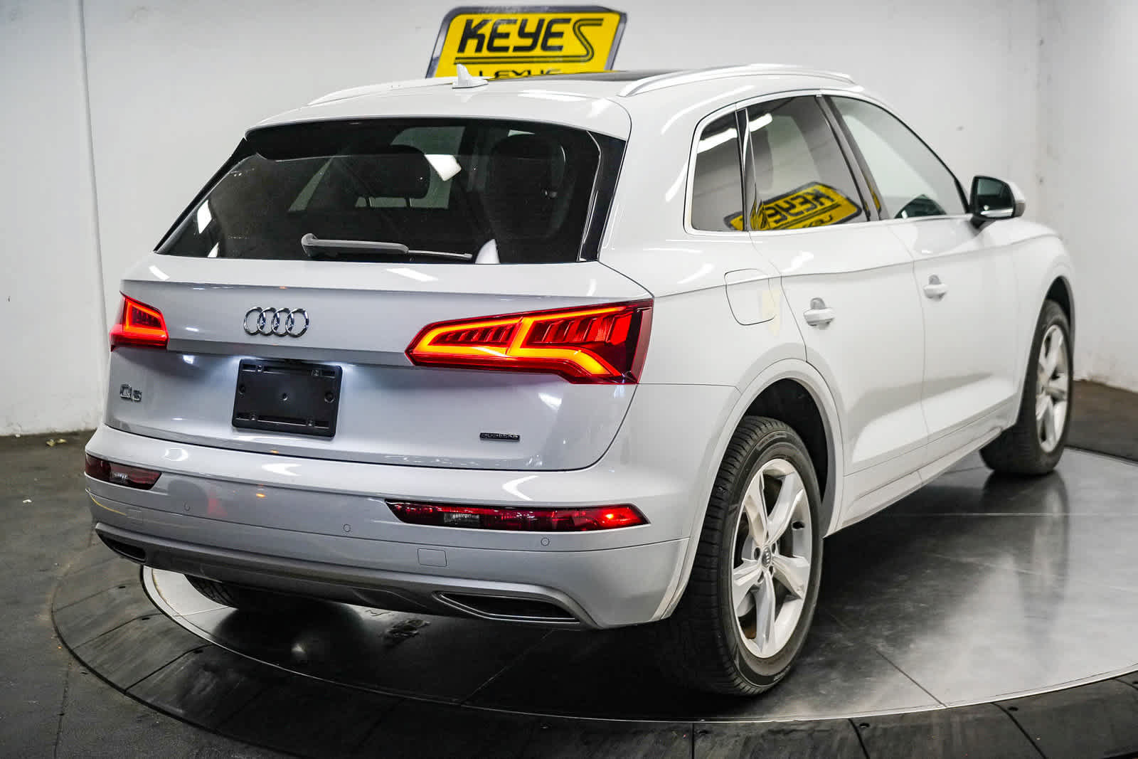 Used 2020 Audi Q5 2.0T Premium w/ Convenience Package AWD/4WD image 6