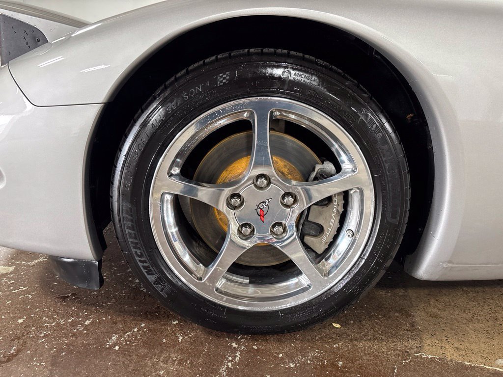 Used 2004 Chevrolet Corvette Convertible w/ Preferred Equipment Group RWD image 17