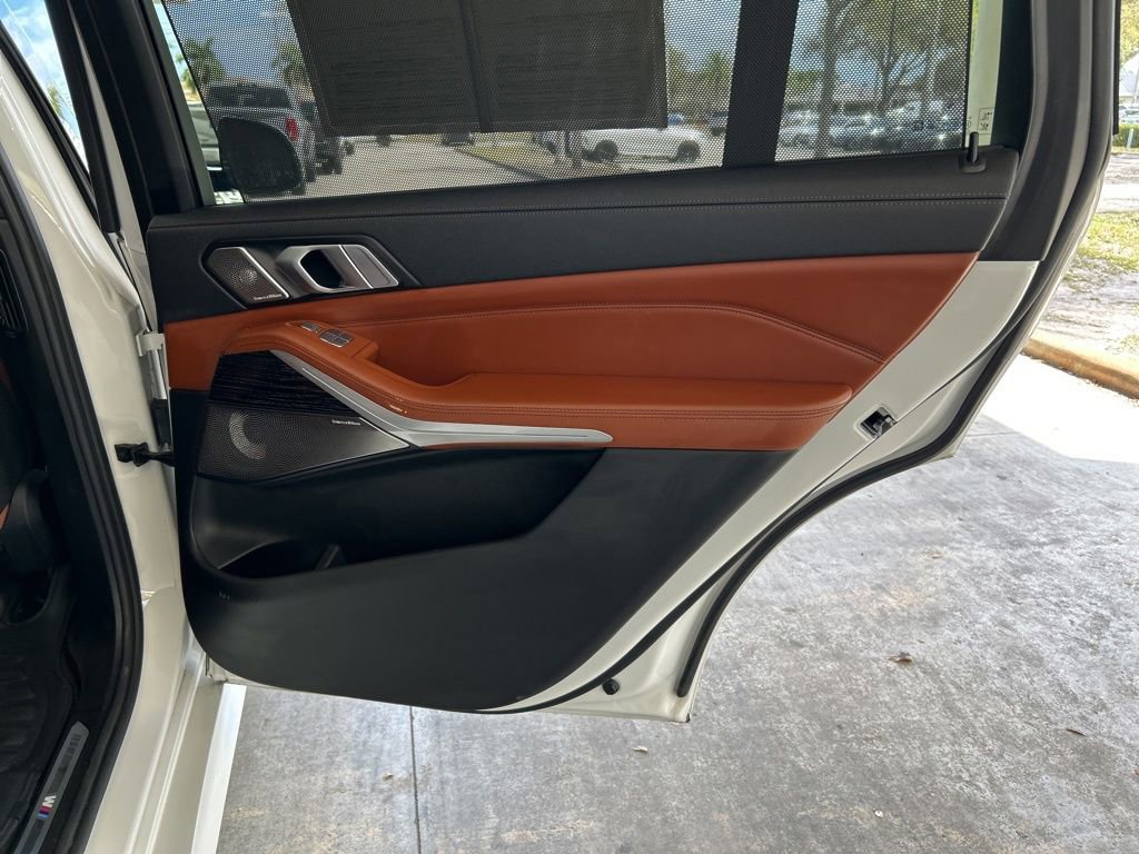 Used 2022 BMW X7 M50i image 33