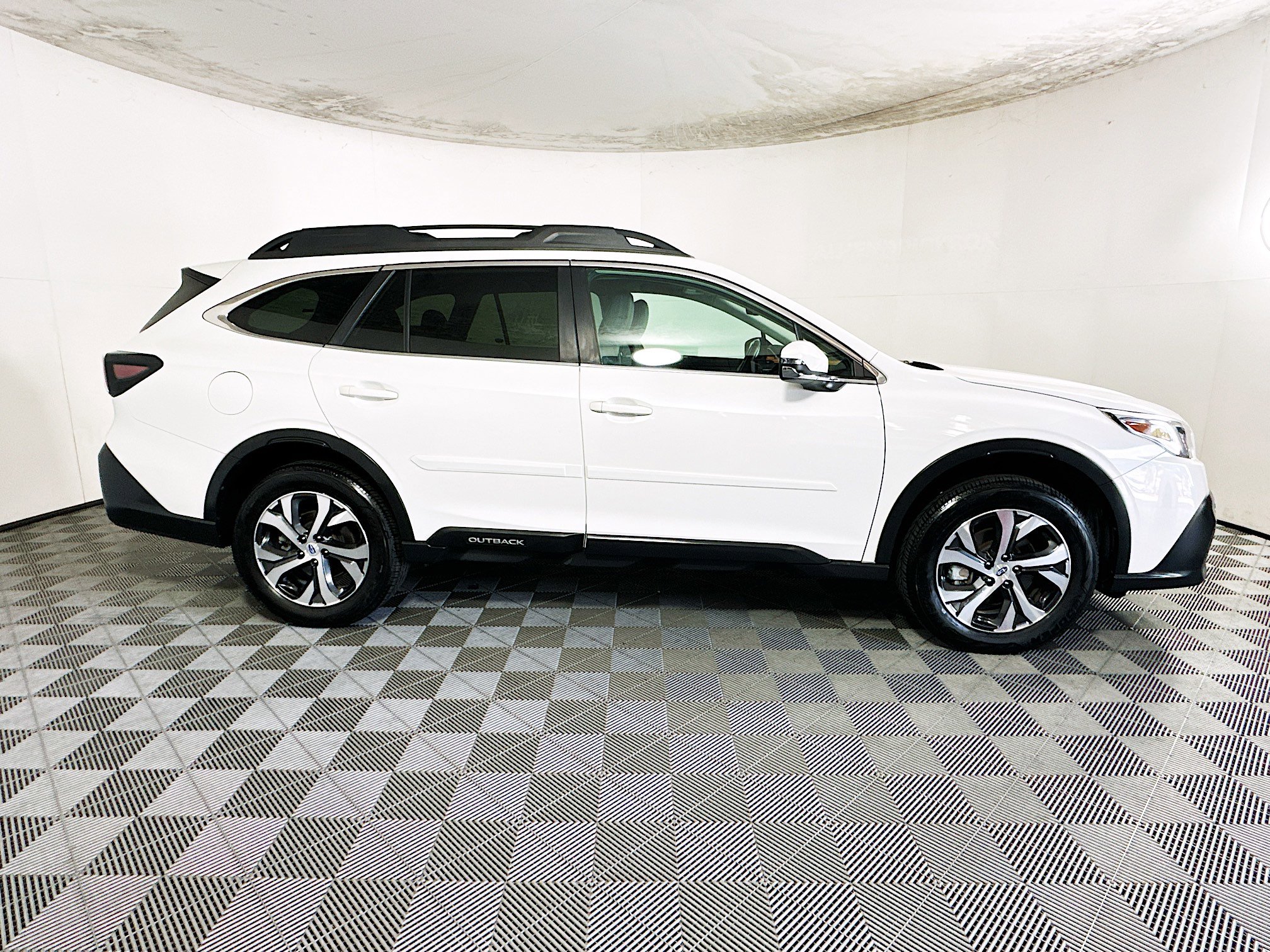 Used 2022 Subaru Outback Limited AWD/4WD image 2