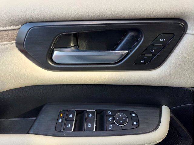 Used 2025 Nissan Armada Platinum Reserve RWD image 26