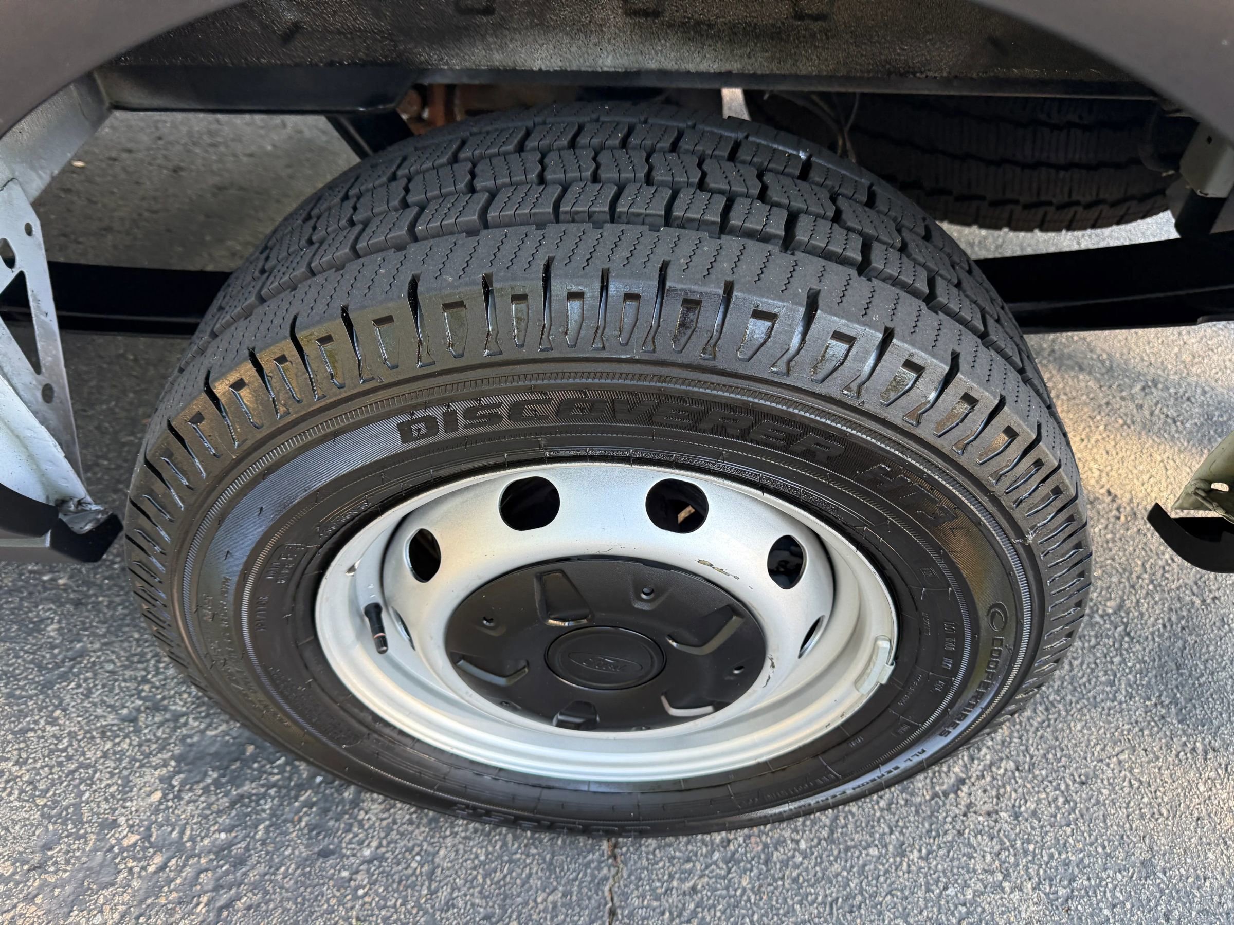 Used 2024 Ford Transit 250 148 Medium Roof w/ Load Area Protection Package RWD image 36