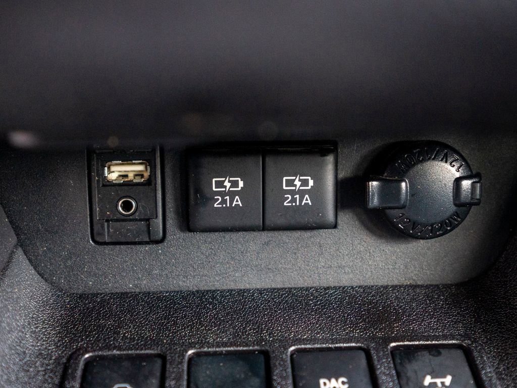 Used 2017 Toyota Highlander SE image 31