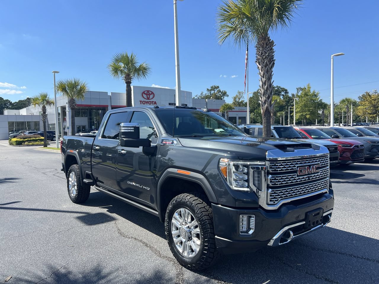 Used 2023 GMC Sierra 2500 Denali w/ Denali Ultimate Package AWD/4WD image 2
