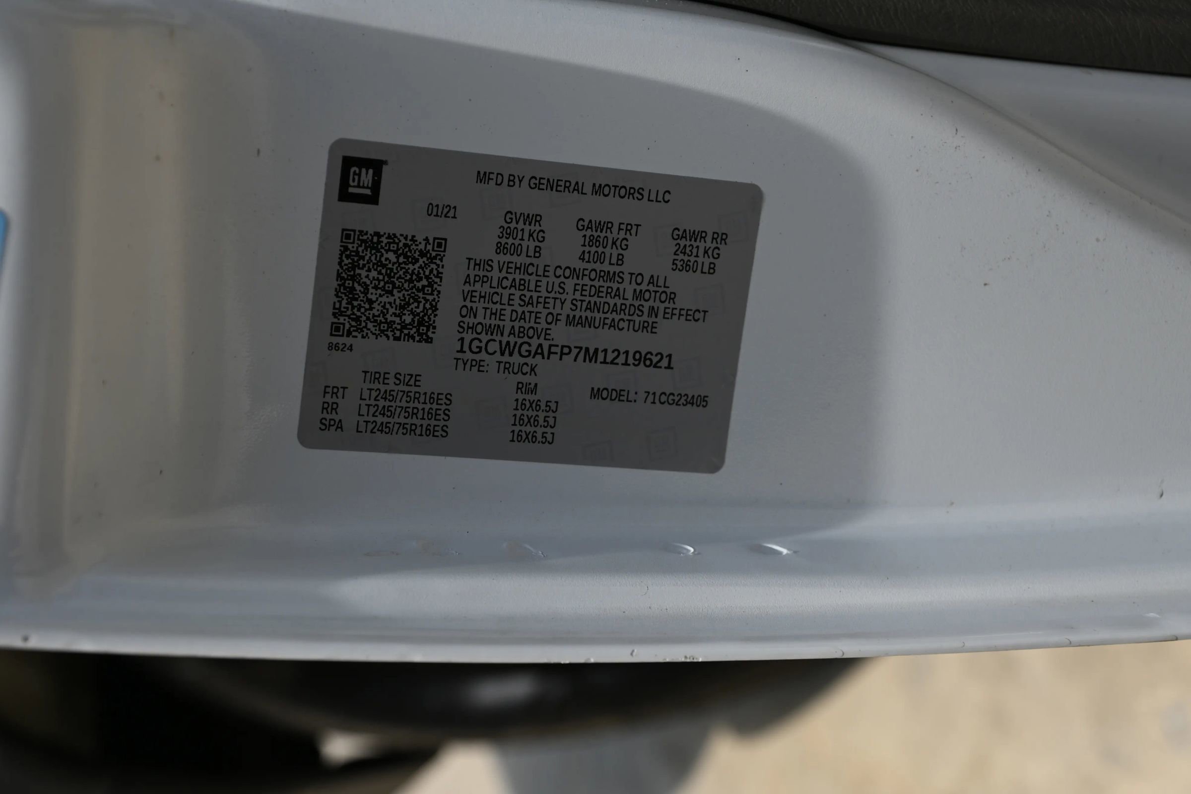 Used 2021 Chevrolet Express 2500 w/ Driver Convenience Package RWD image 18