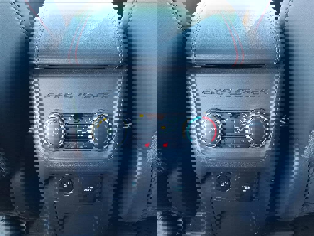 Used 2025 Ford Explorer ST-Line w/ Premium Package image 6