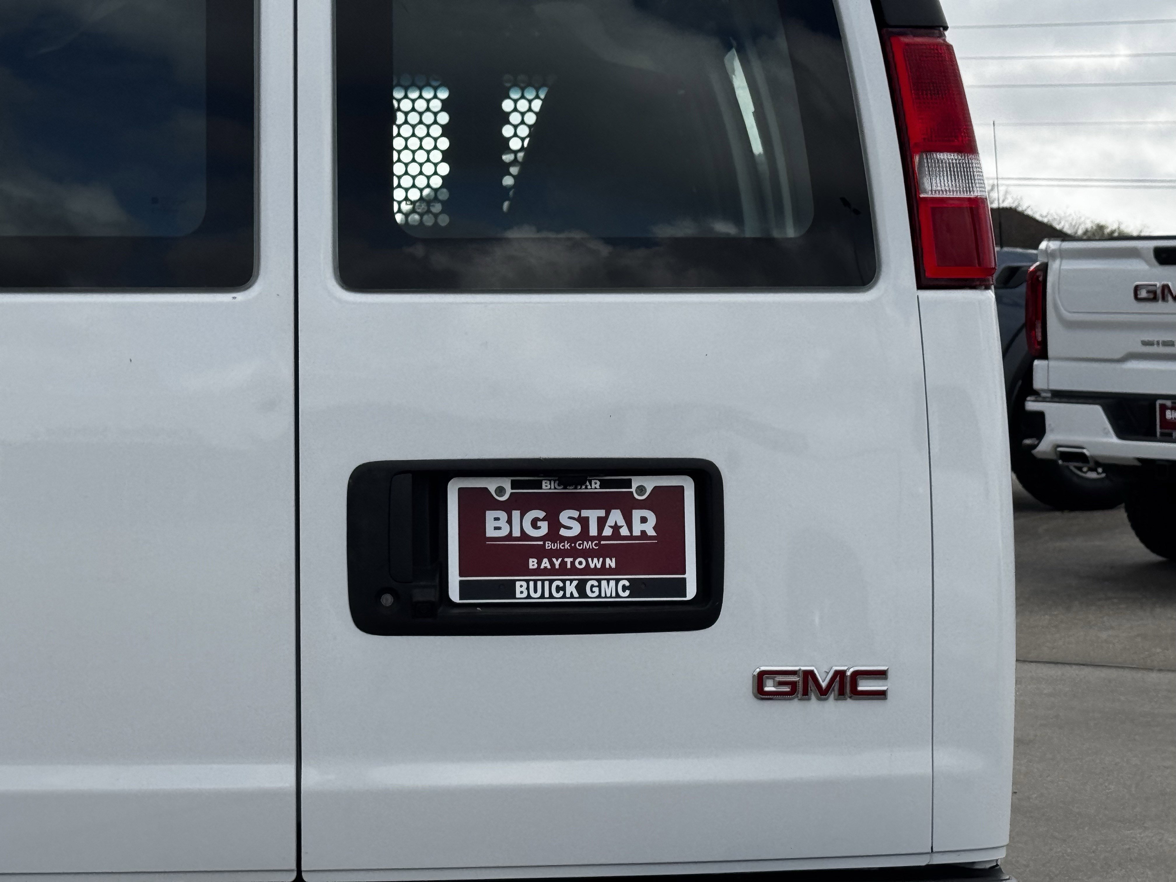 Used 2024 GMC Savana 2500 w/ Driver Convenience Package image 10