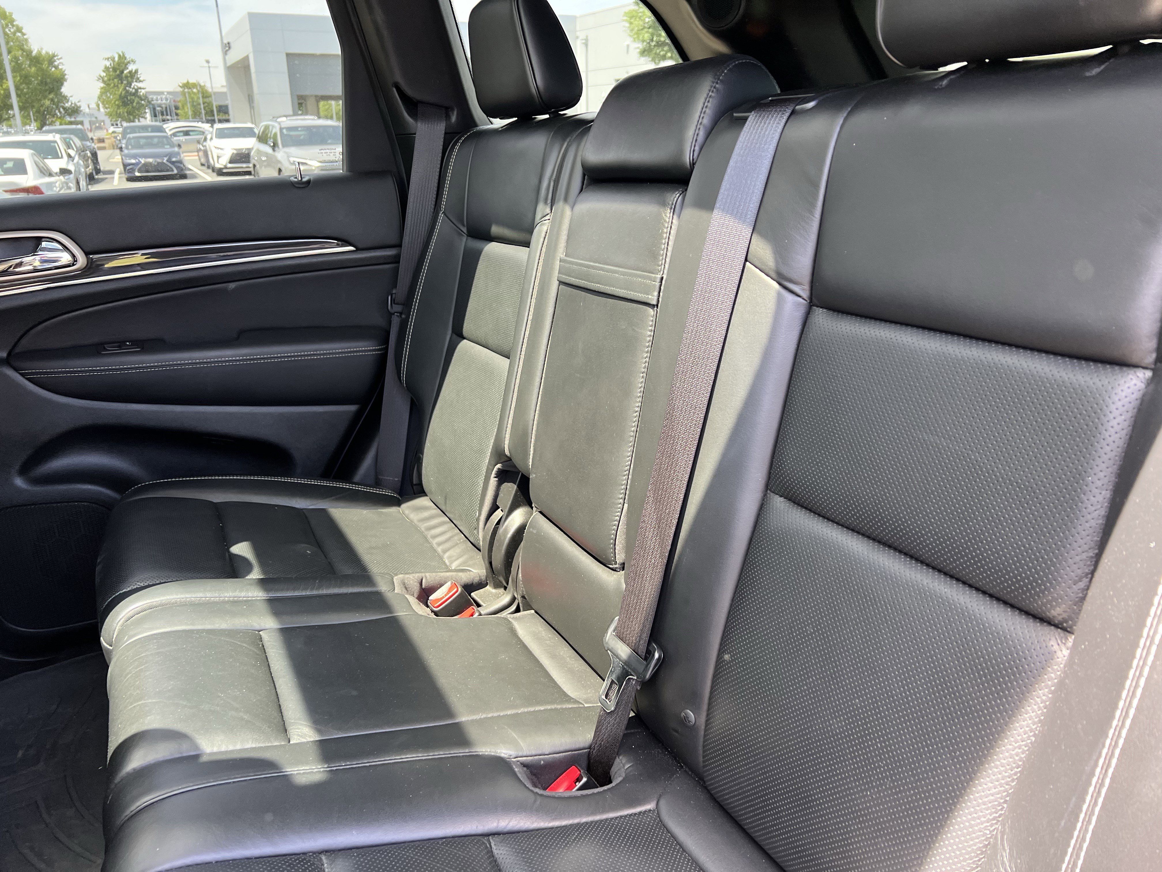 Used 2014 Jeep Grand Cherokee Overland w/ Advanced Technology Group AWD/4WD image 33